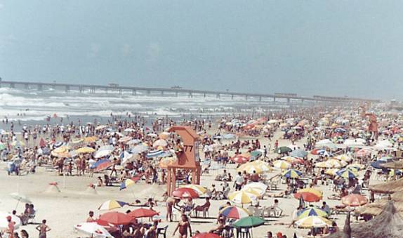 O Balneário de Tramandaí num dia ensolarado da temporada, no litoral do Rio Grande do Sul (foto da internet)